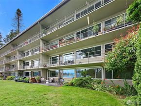 965 Winslow Way E 104, Bainbridge Island WA 98110