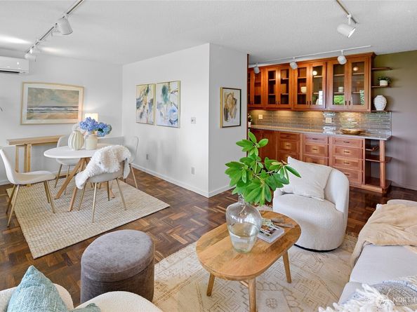 965 Winslow Way E 104, Bainbridge Island WA 98110