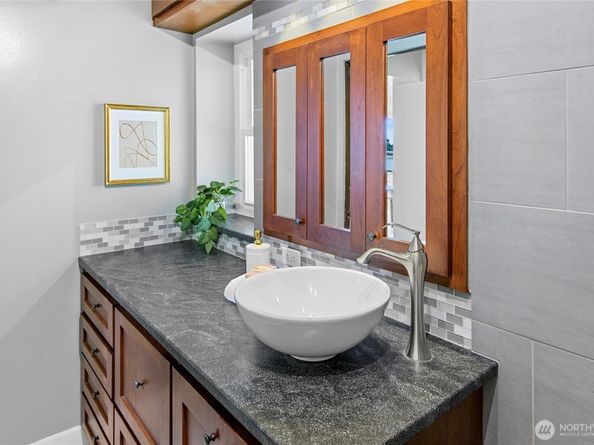 965 Winslow Way E 104, Bainbridge Island WA 98110