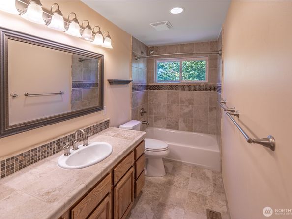 18109 236th Avenue NE, Woodinville WA 98077