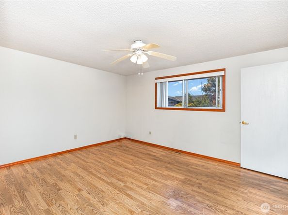 27510 12th Place S, Des Moines WA 98198