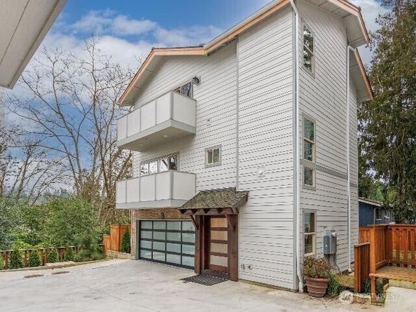 13716 30 Avenue NE B, Seattle WA 98125