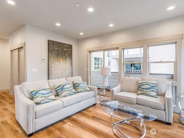 13716 30 Avenue NE B, Seattle WA 98125