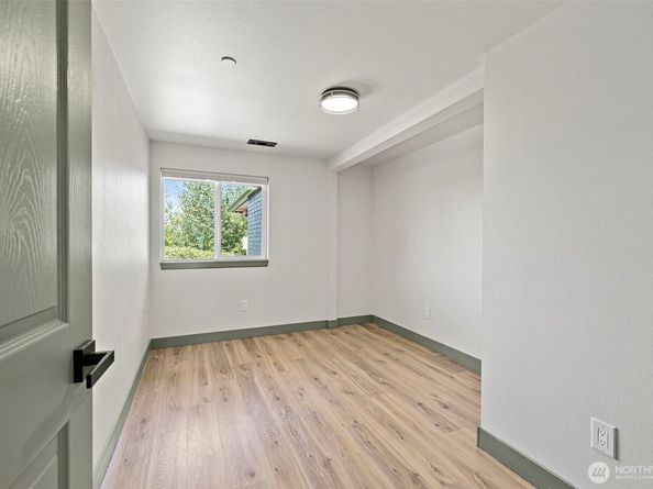 1008 E Guiberson Street, Kent WA 98030