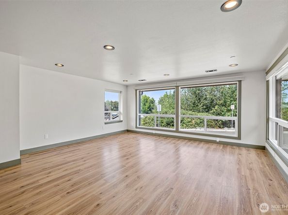 1008 E Guiberson Street, Kent WA 98030