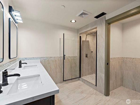 1008 E Guiberson Street, Kent WA 98030