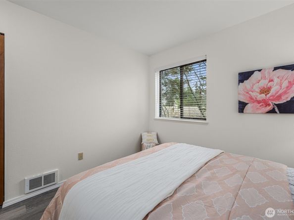 412 10th Street B202, Kirkland WA 98033