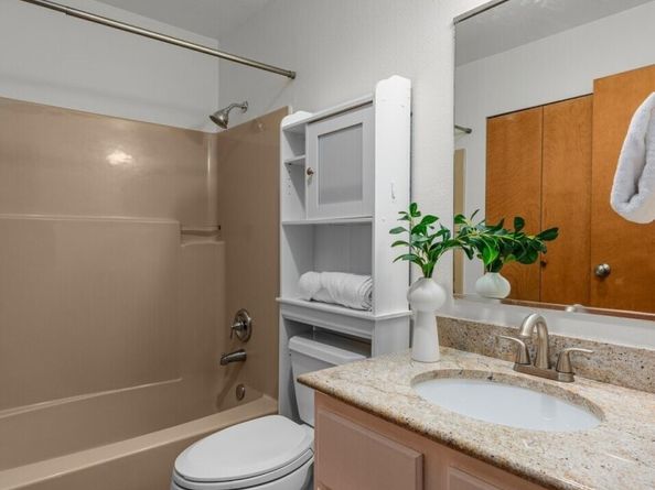 412 10th Street B202, Kirkland WA 98033