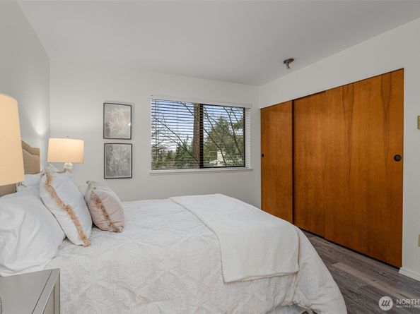 412 10th Street B202, Kirkland WA 98033