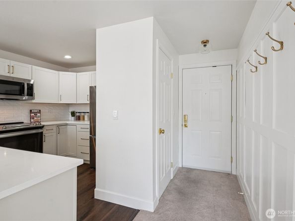2152 N 112th Street 408, Seattle WA 98133