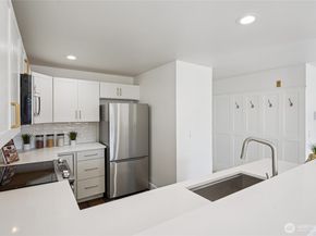 2152 N 112th Street 408, Seattle WA 98133