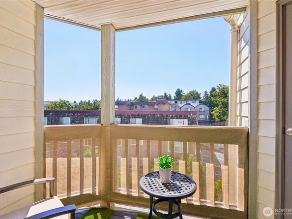 2152 N 112th Street 408, Seattle WA 98133