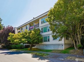 2152 N 112th Street 408, Seattle WA 98133