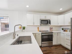 2152 N 112th Street 408, Seattle WA 98133