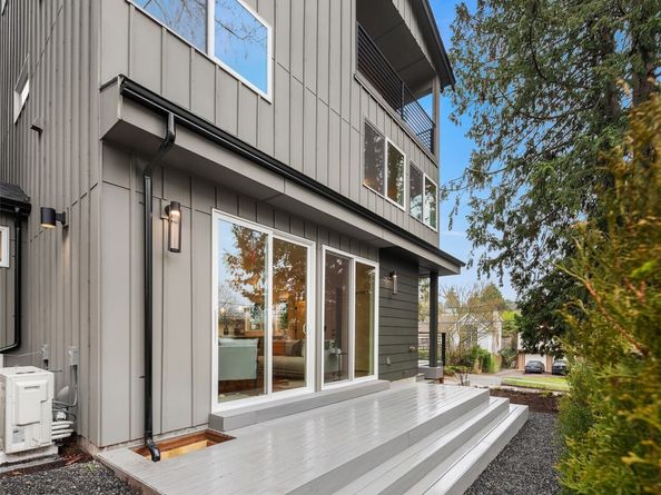 8823 Ashworth Avenue N, Seattle WA 98103