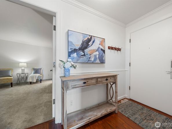 617 W Mercer Place 202, Seattle WA 98119