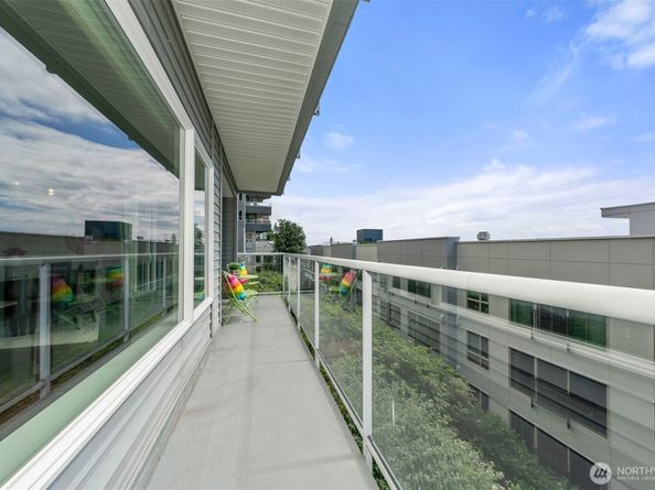 617 W Mercer Place 202, Seattle WA 98119