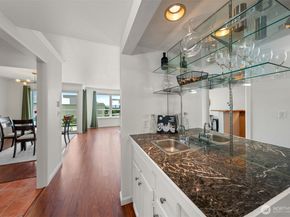 617 W Mercer Place 202, Seattle WA 98119