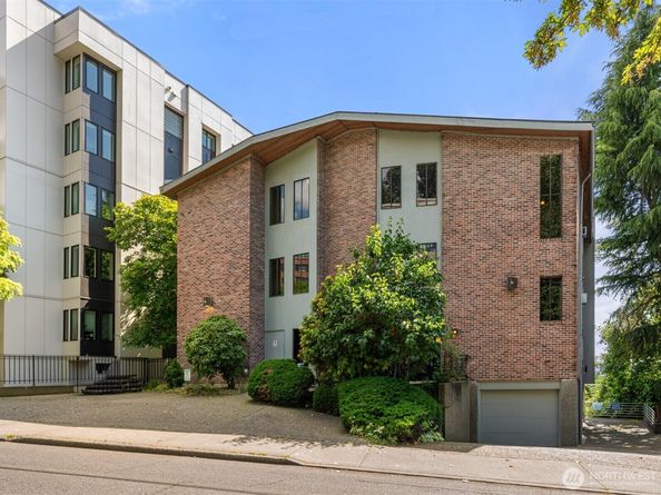 617 W Mercer Place 202, Seattle WA 98119