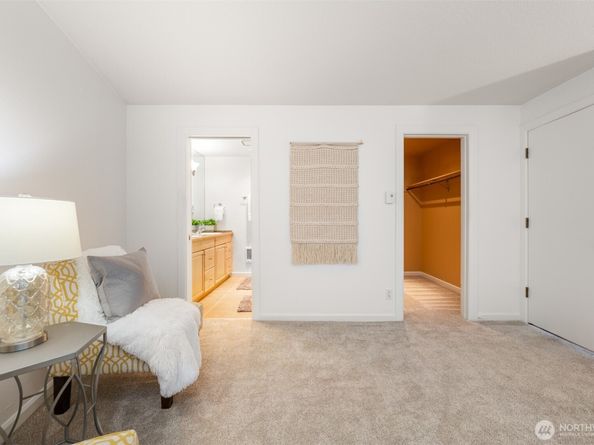 617 W Mercer Place 202, Seattle WA 98119