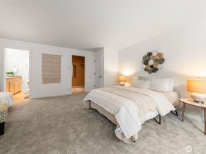 617 W Mercer Place 202, Seattle WA 98119