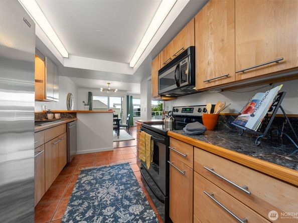 617 W Mercer Place 202, Seattle WA 98119