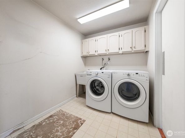 617 W Mercer Place 202, Seattle WA 98119