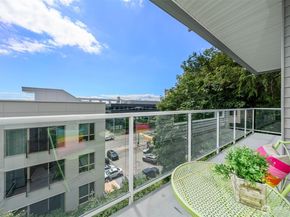 617 W Mercer Place 202, Seattle WA 98119