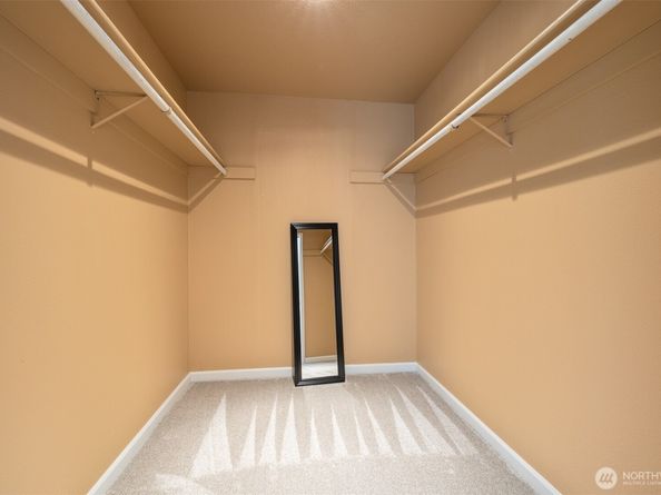 617 W Mercer Place 202, Seattle WA 98119