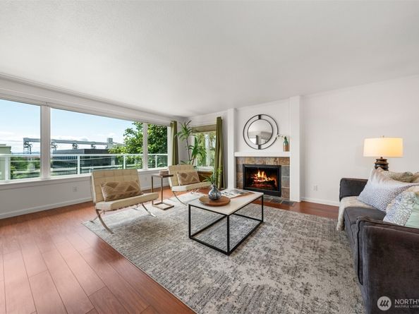617 W Mercer Place 202, Seattle WA 98119