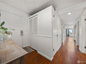 617 W Mercer Place 202, Seattle WA 98119