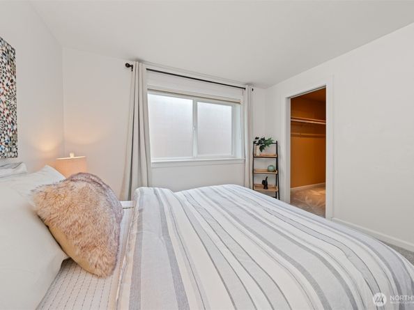 617 W Mercer Place 202, Seattle WA 98119