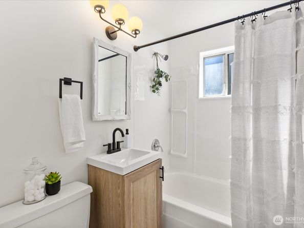 16233 8th Avenue NE, Shoreline WA 98155