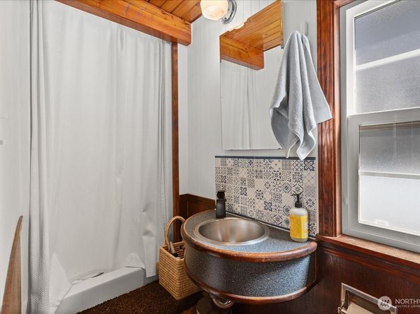 1900 Westlake Avenue N B11, Seattle WA 98109