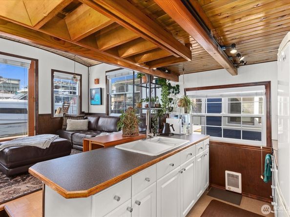 1900 Westlake Avenue N B11, Seattle WA 98109