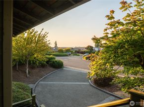 14201 SE 45th Street, Bellevue WA 98006