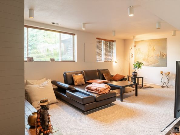 14201 SE 45th Street, Bellevue WA 98006