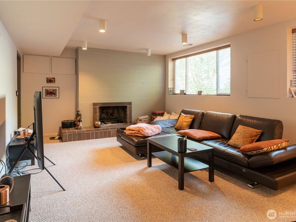 14201 SE 45th Street, Bellevue WA 98006