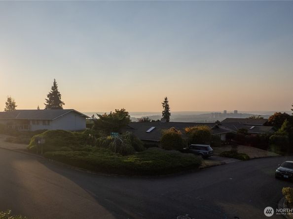 14201 SE 45th Street, Bellevue WA 98006