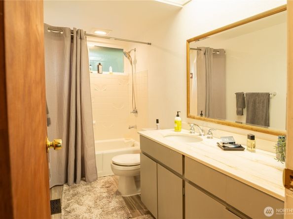 14201 SE 45th Street, Bellevue WA 98006