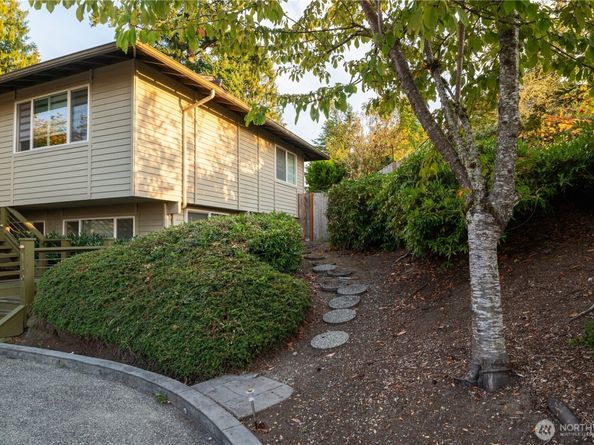 14201 SE 45th Street, Bellevue WA 98006