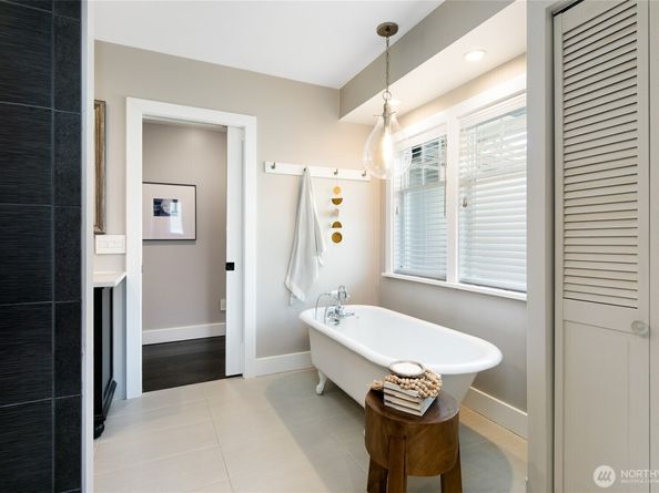 15220 9th Avenue SW, Burien WA 98166