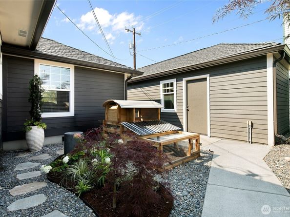 15220 9th Avenue SW, Burien WA 98166
