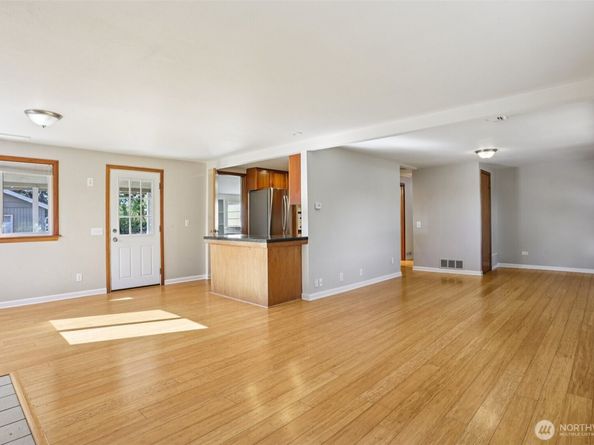 1217 NE 184th Street, Shoreline WA 98155
