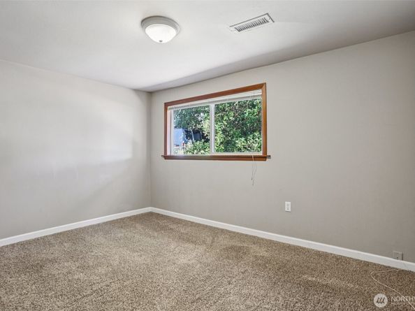 1217 NE 184th Street, Shoreline WA 98155
