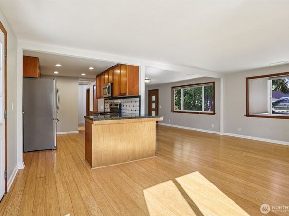 1217 NE 184th Street, Shoreline WA 98155