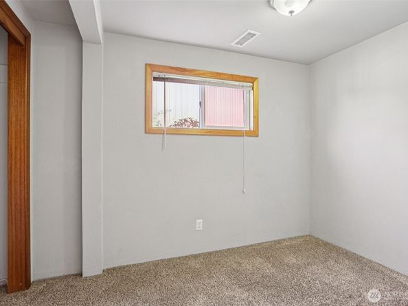 1217 NE 184th Street, Shoreline WA 98155