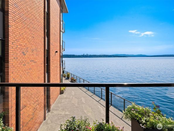 2360 43rd Avenue E 211, Seattle WA 98112