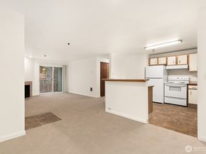 975 Aberdeen Avenue NE D203, Renton WA 98056