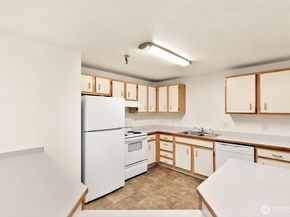 975 Aberdeen Avenue NE D203, Renton WA 98056